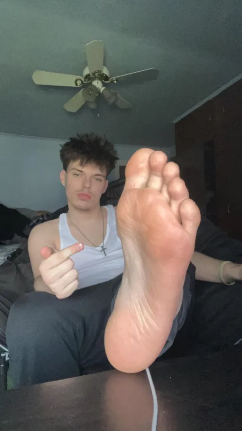 Go serve these 19yr feet rn‼️