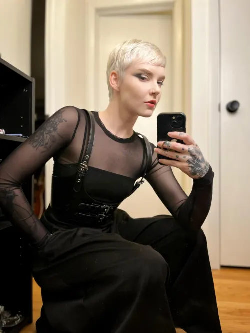 Got a haircut ✨ Felt cute, might drink your wallet like a fucking milkshake later