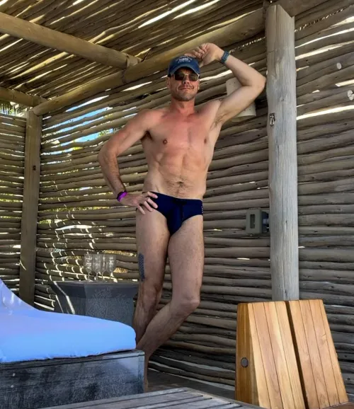 Hanging Out on Shores of Bimini