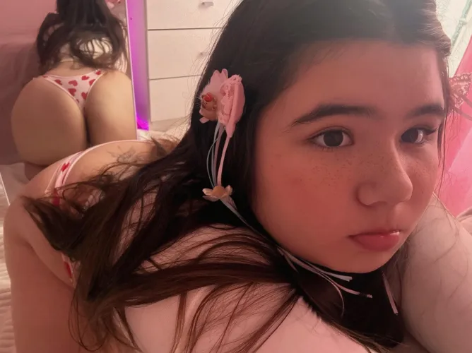 i always hide my lower half in baggy jeans on campus... but tonight i finally turned around and let the camera see what i’ve been covering up