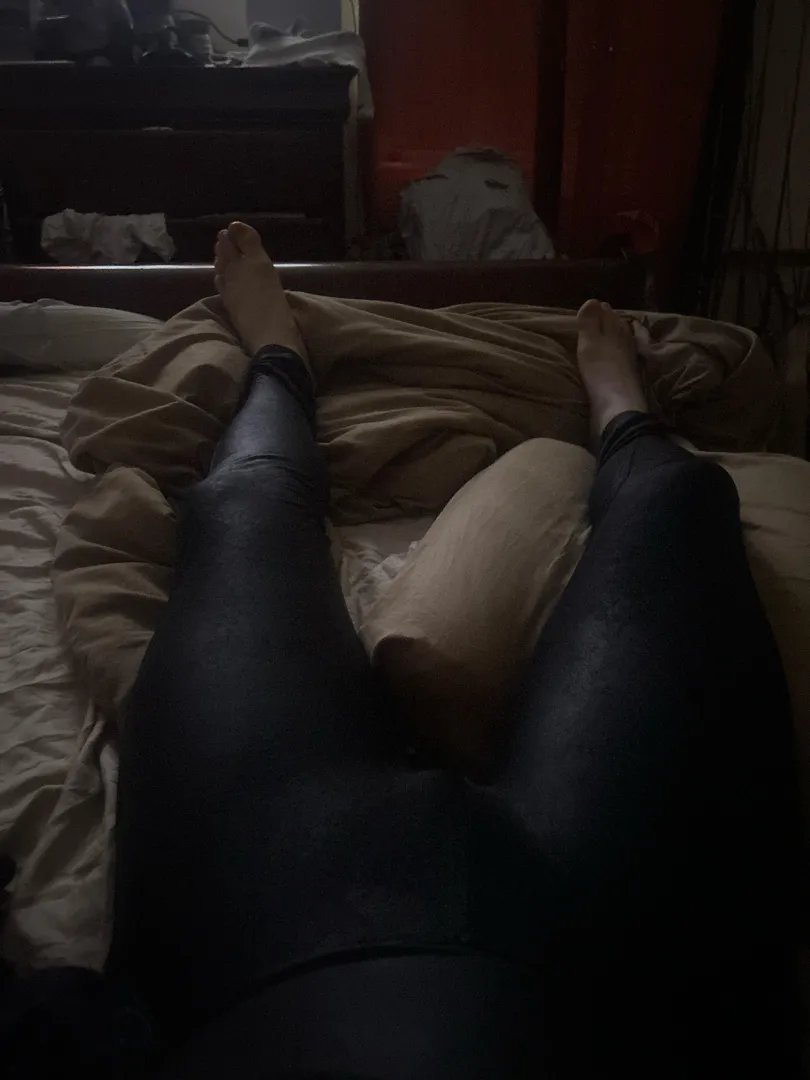 Lazy Sunday with Leather leggings!!