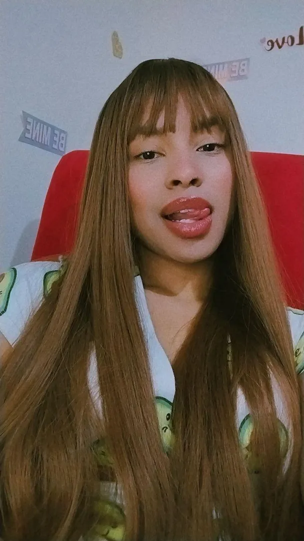 Lips that speak for me… dare you discover them? 