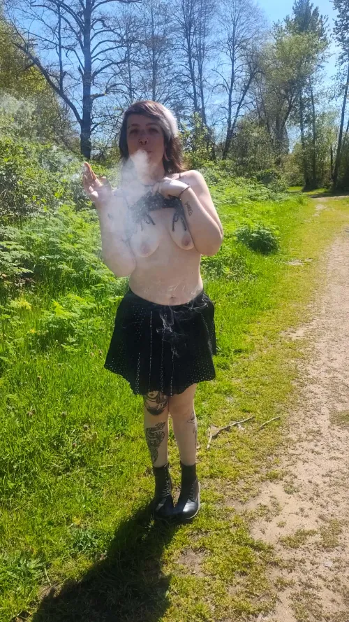 LOVE hiking and smoking in the warm weather!