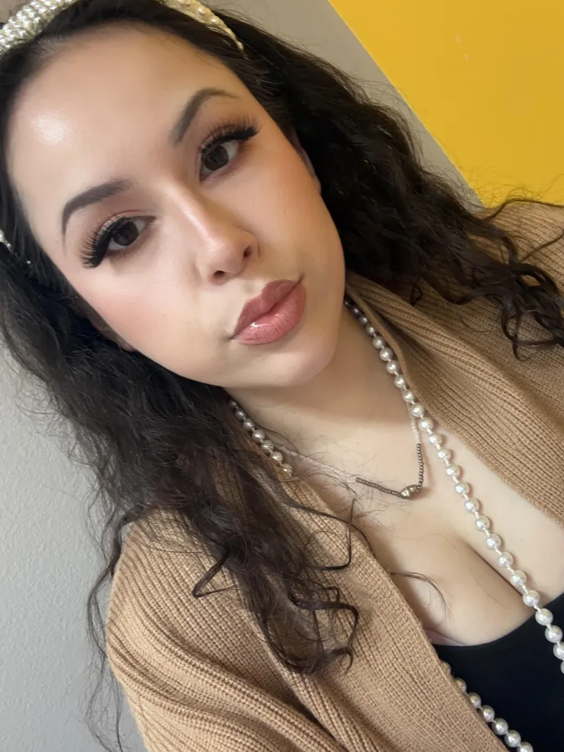 Pale latina with brunette hair