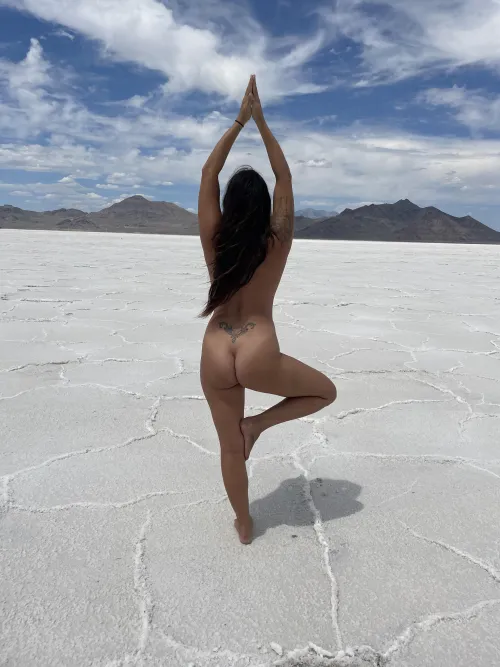 Required Comment to be allowed to show my big milf ass on the internet because my husband likes showing me off.