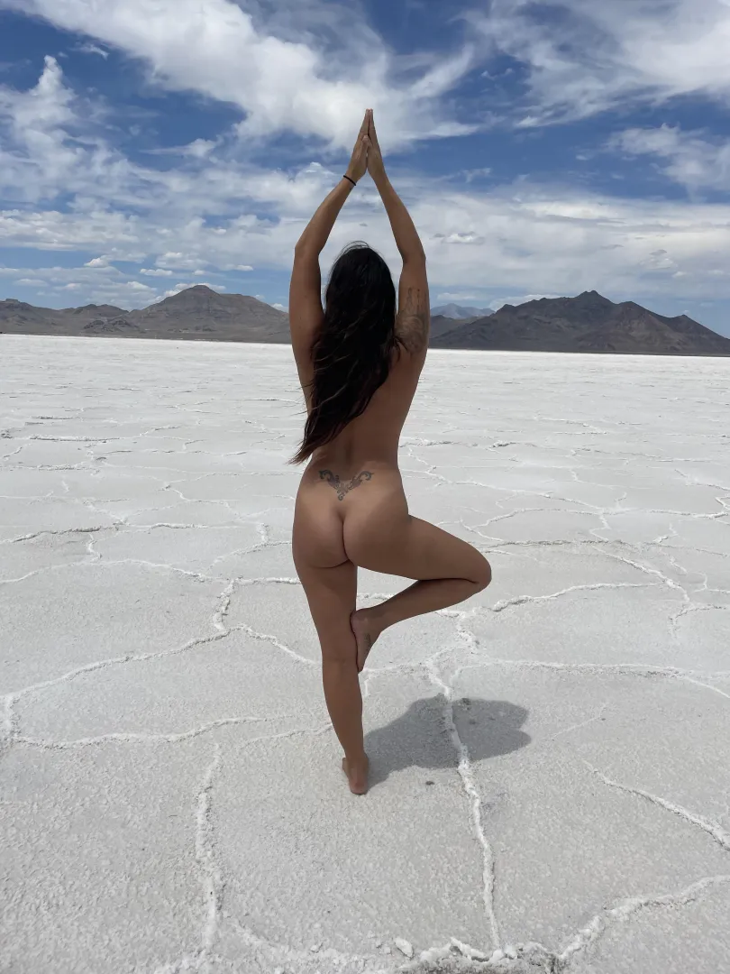 Required Comment to be allowed to show my big milf ass on the internet because my husband likes showing me off.