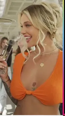 somebody know her name?