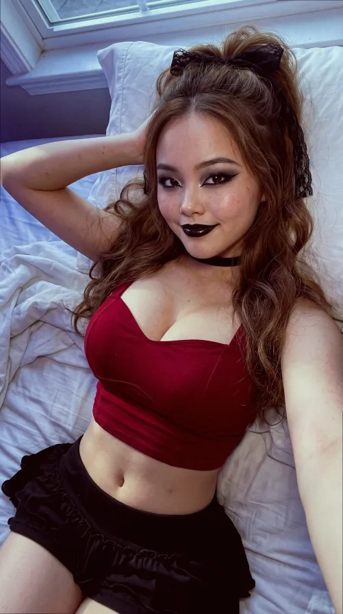 Think my pale tits look prettier when they’re bouncing?