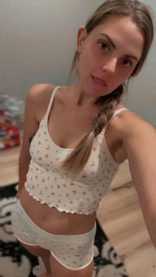 This milf want to find out how many guys would fck her!