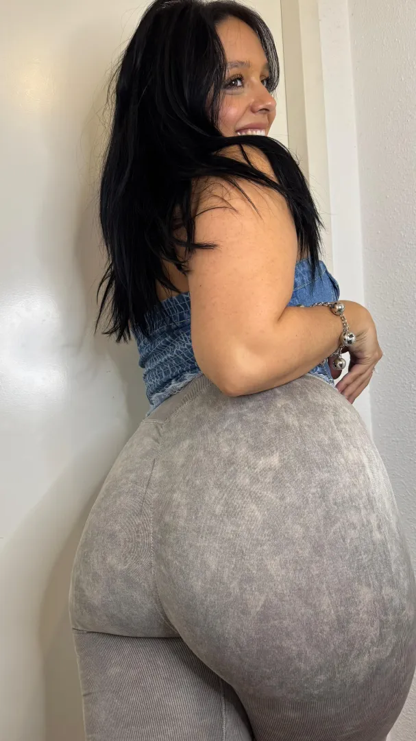 When I am alone, I cannot stop taking pictures of myself...it turns me wet