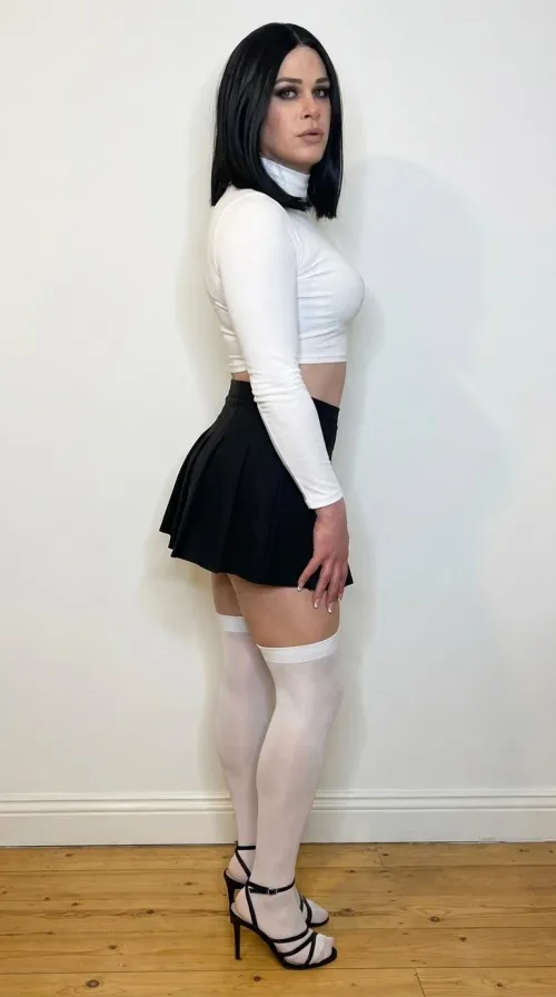 White crop cutie ☺️