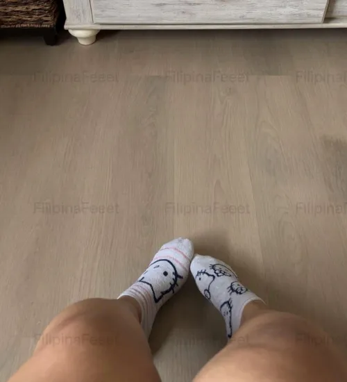 who loves my mismatched ankle socks? 