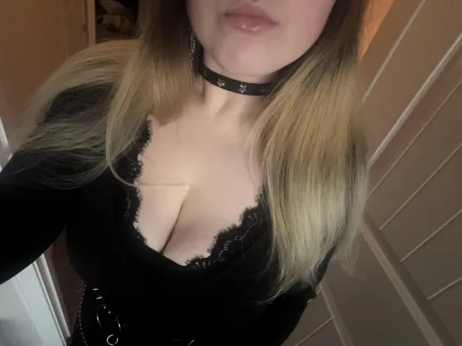 youre soo weak.. i know youre staring at my cleavage