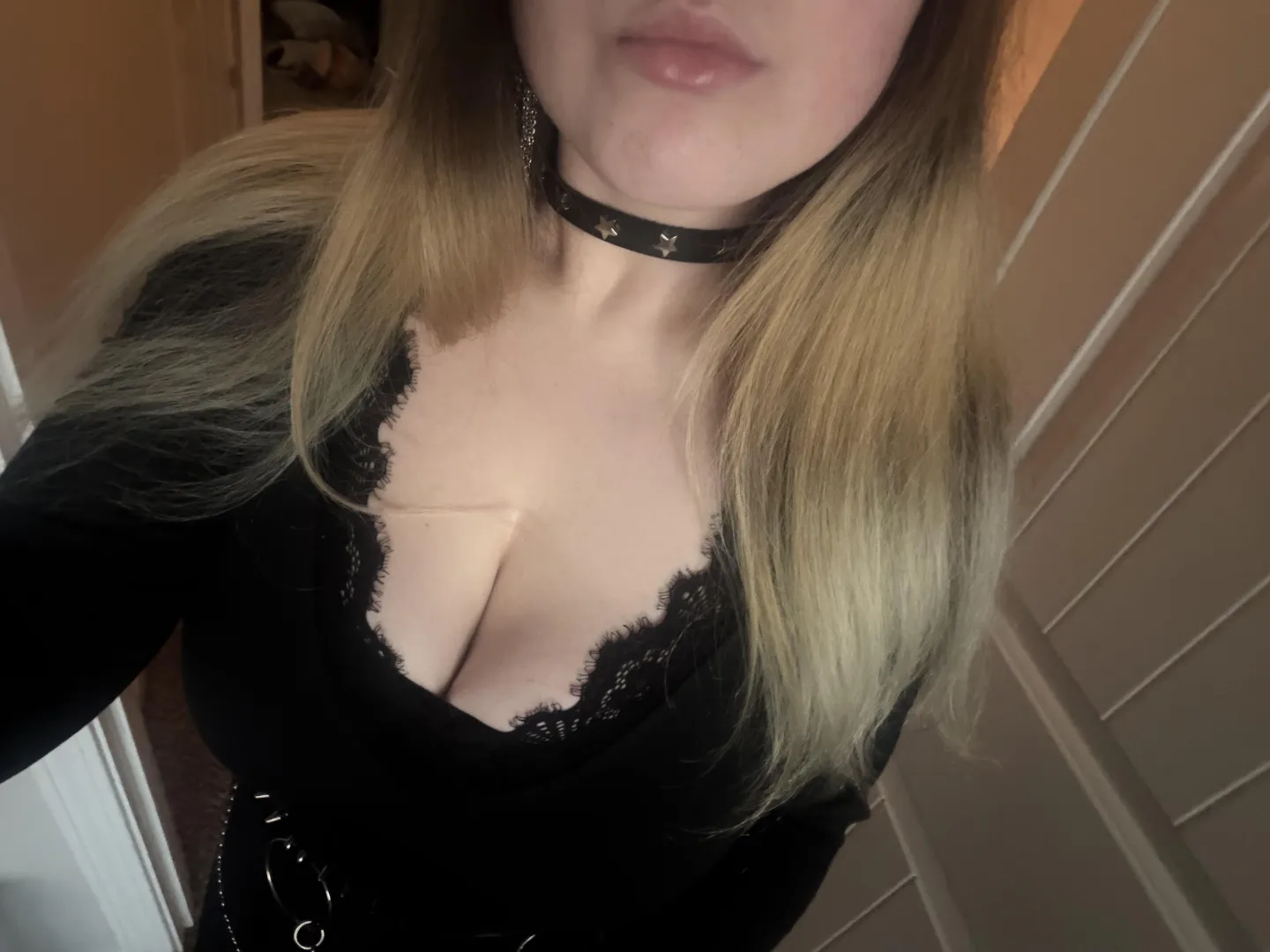 youre soo weak.. i know youre staring at my cleavage