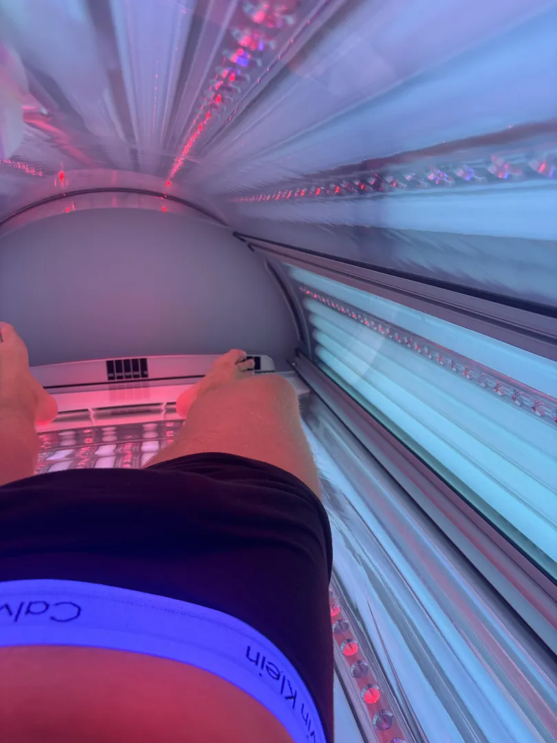 18 and Scottish looking for curious bros to chat to and have fun hmu- liallneill