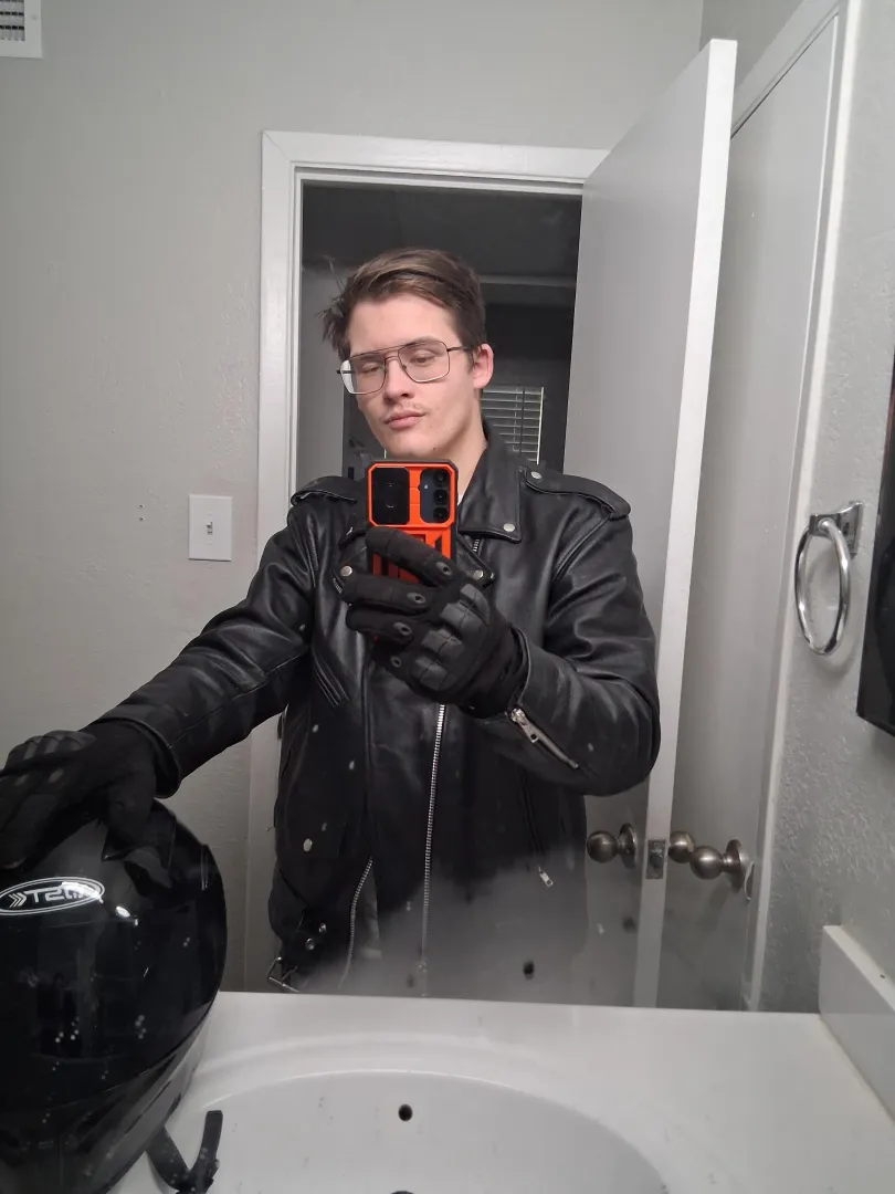 (23M) Looking to hang out around town today?