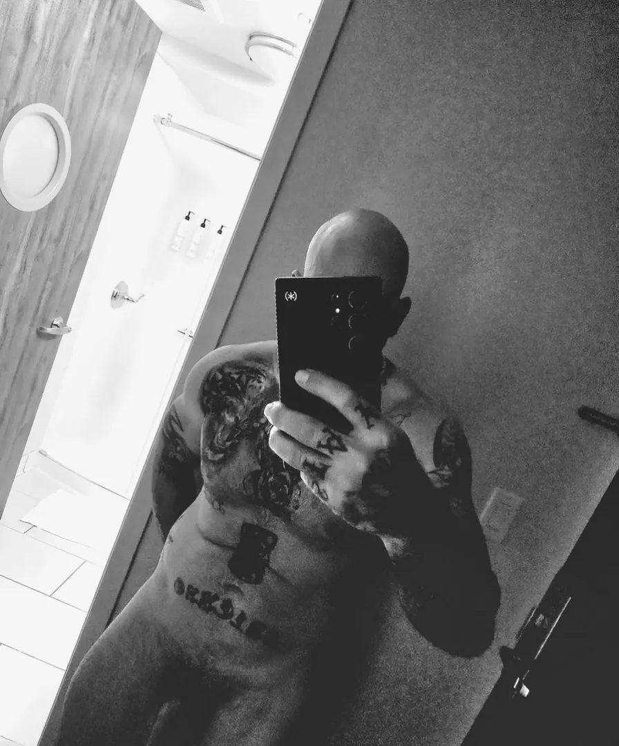 41 [M4R] #Charlotte Visiting 4/13 and looking for a cool friend to show me around!