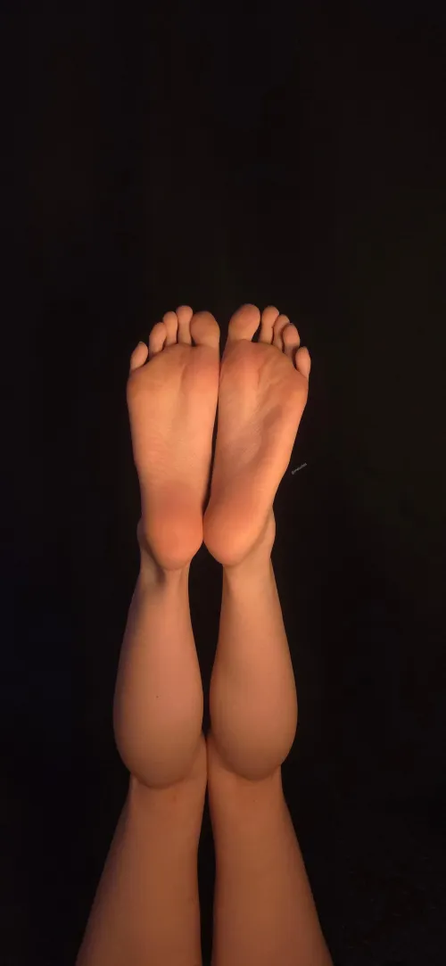 Asian feet bigger than your face 