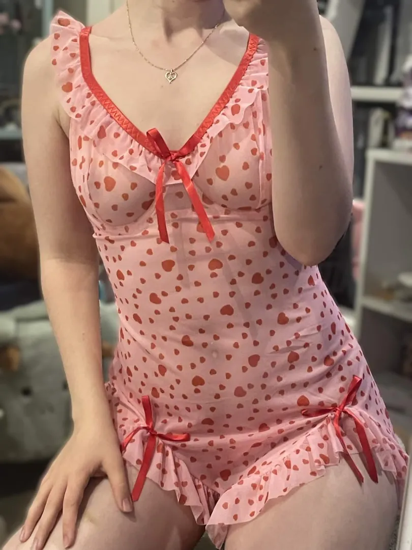 Be a good doggy and let me play with you <3