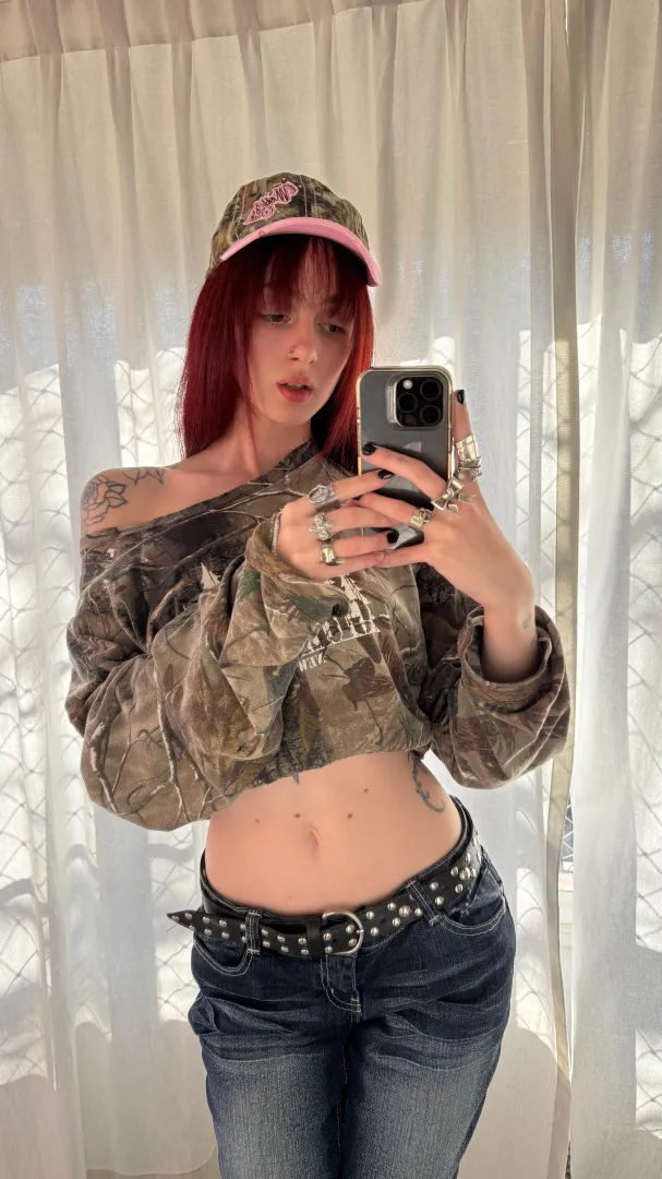 Can’t host but down for fwb vibes if you’re nearby - chat on lntsag: .lunazayem'.