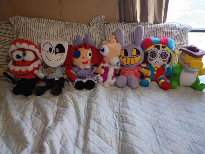 does anyone want to be friends I'm 18 female and dating my caine plushie from the amazing digital circus . I'm new to this app so I'm not really sure if you can privately message or not or how to. ty for reading!