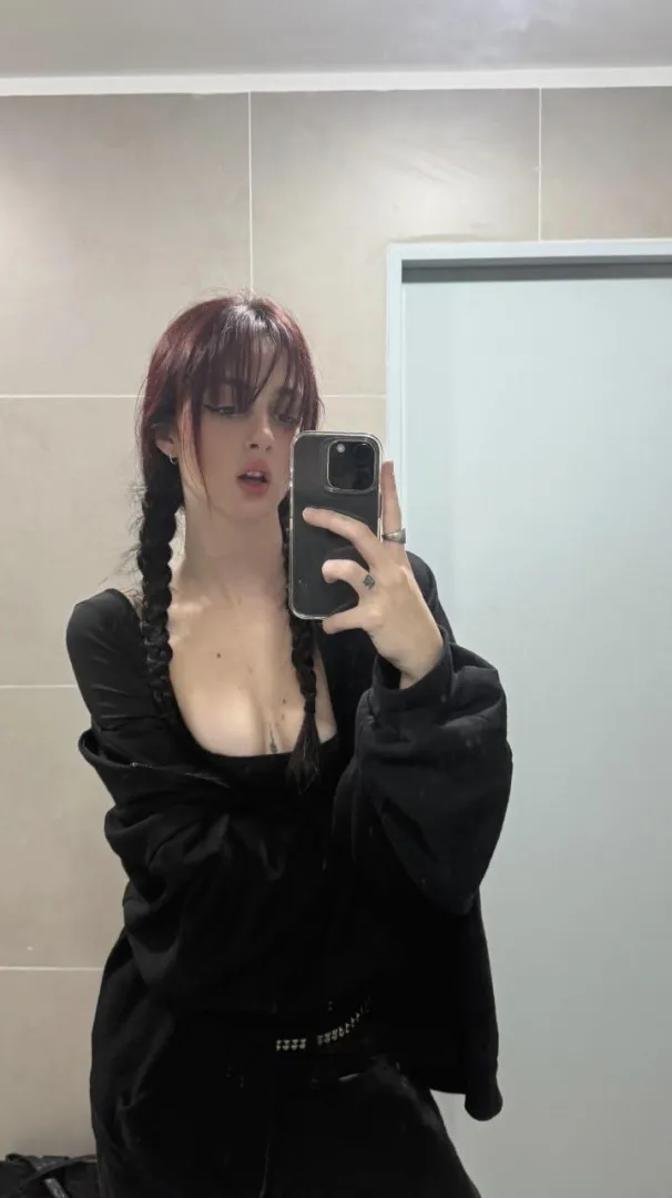 F188 cant host unfortunately slide on instta: .Iunaqyara'.