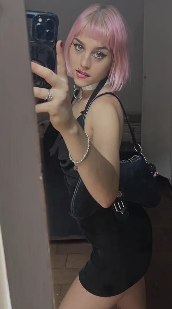 F188 Slightly horny, slightly bored, can’t host hmu on instta: .elenazexel'.