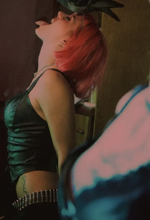 F19 If you can host, we might get along - send on lnssta: .elenazexel'.