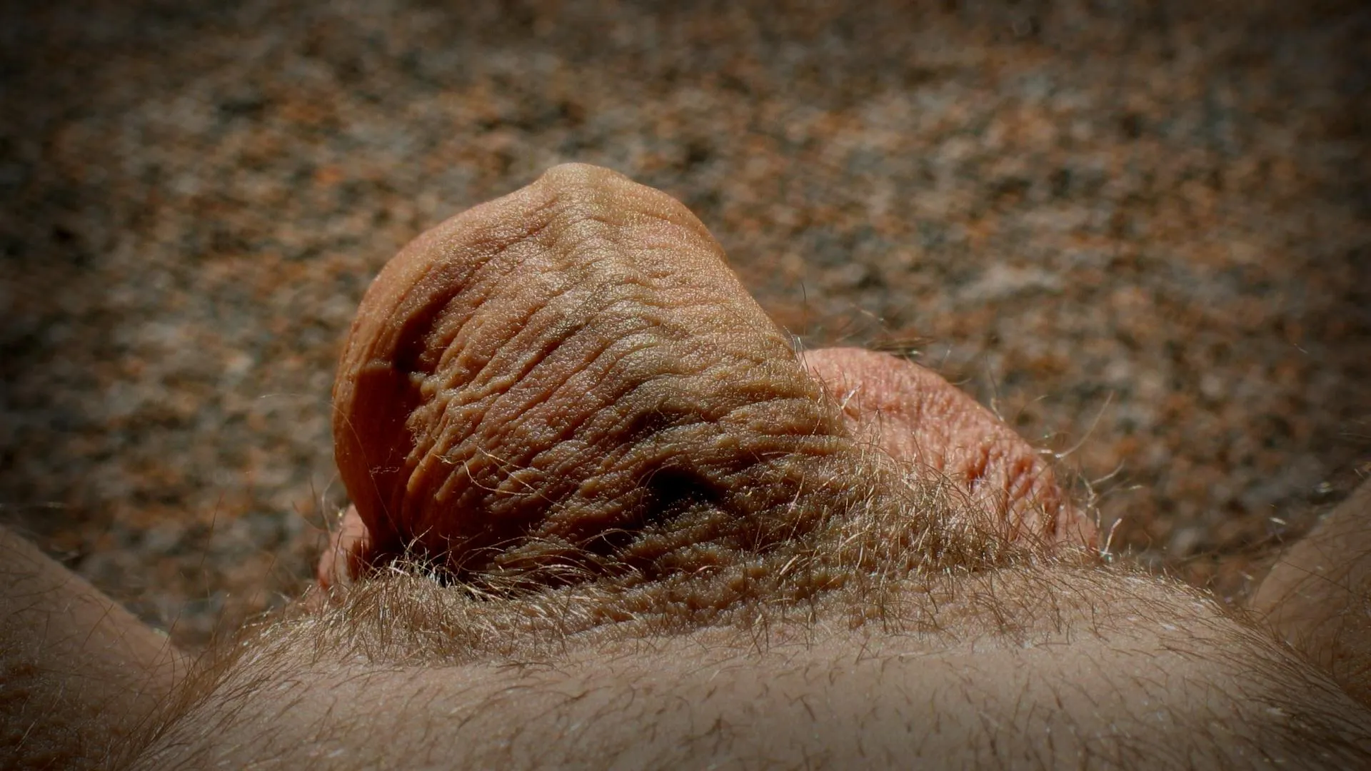 Gazing beyond the wavy horizon