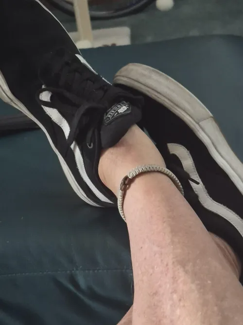 Got these used Kyle Walkers at a thrift. In 3 days of hot weather their former owners stink has bloomed. Never have I cashed in this well. Gonna be a fun evening