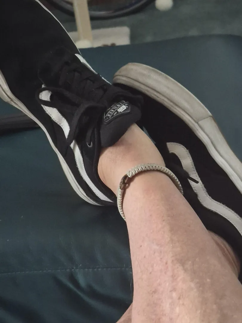 Got these used Kyle Walkers at a thrift. In 3 days of hot weather their former owners stink has bloomed. Never have I cashed in this well. Gonna be a fun evening