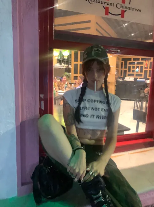 Had a drink + feeling flirty, need someone who can host - chat on lntsag: .lunaqyara'.