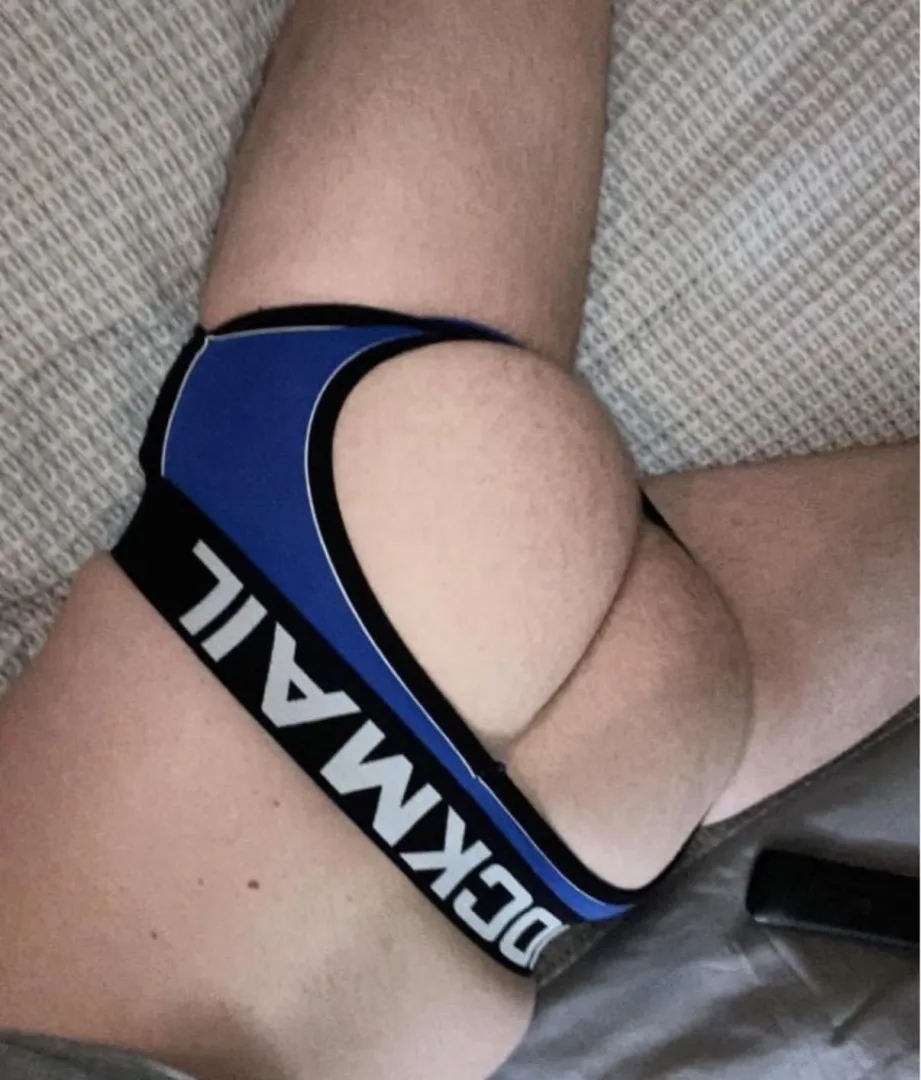 Hosting tonight . Looking for a top . Hosting by Verona