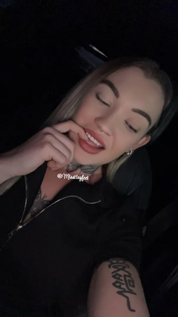 How weak would it make you getting cucked and paying for my dinner date 