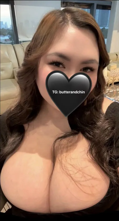 I never thought peace looks this hot.