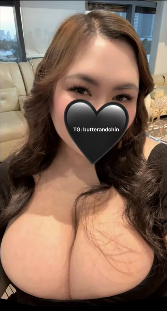 I never thought peace looks this hot.