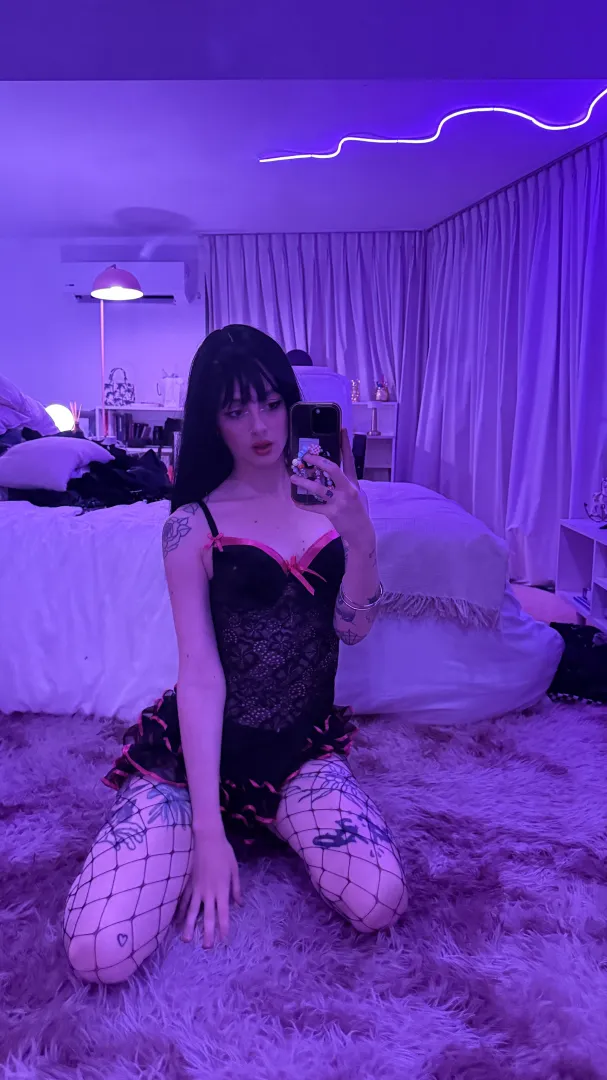 I8F Need a host for tonight, local only msg me on instta: .Iunaorvyn'.