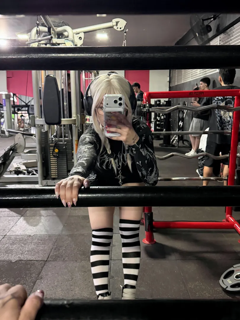 If you were next to me in the gym what's the first thing u would do to me?