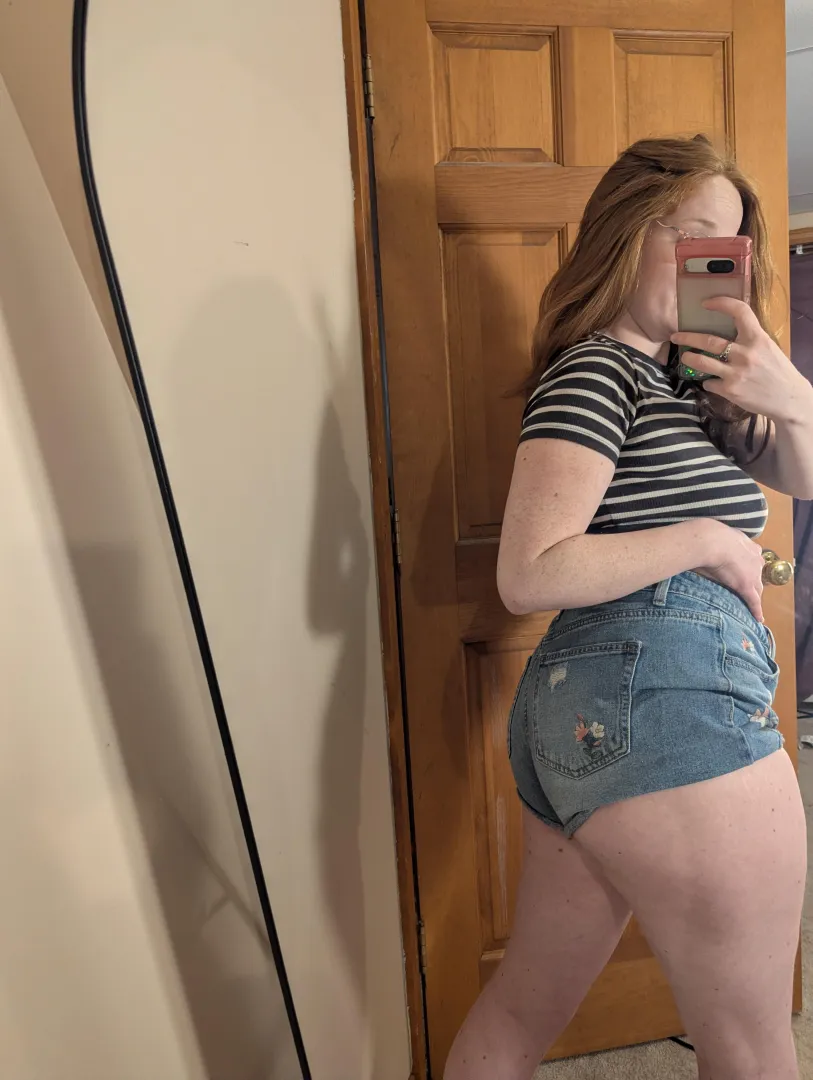 I'm dealing some cheeks today