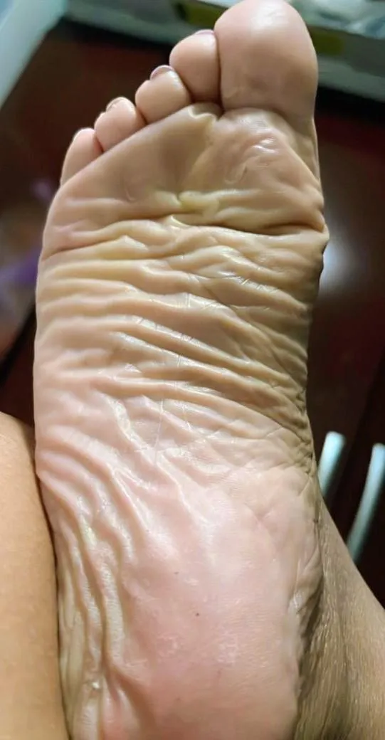 It's soles Sunday. I give you The wrinkliest latina feet. Count em