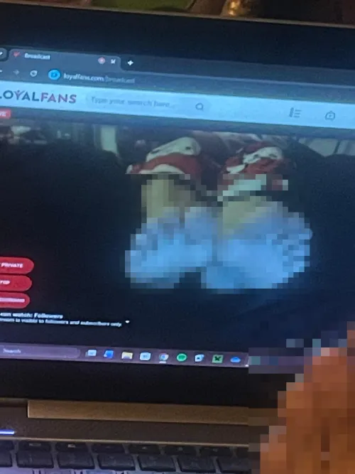 lf live - stare at my feel while i ignore u