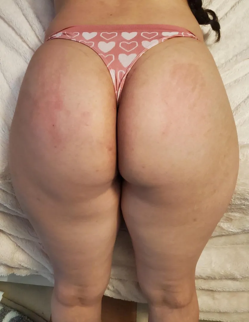 Looking for a F or a open minded couple for me and my bf 