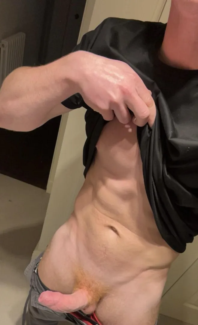 M4A 22 anyone wanna quick suck and/or fuck