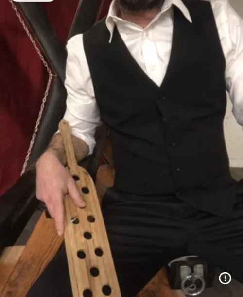 M4f 40 Springfield. Looking for that perfect ass to spank