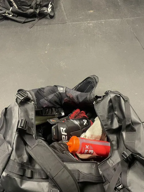 My bag fucking reeks