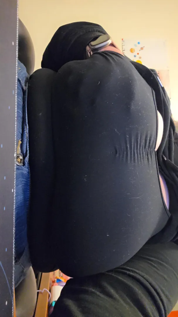 Put your hands in my shirt  (bi)