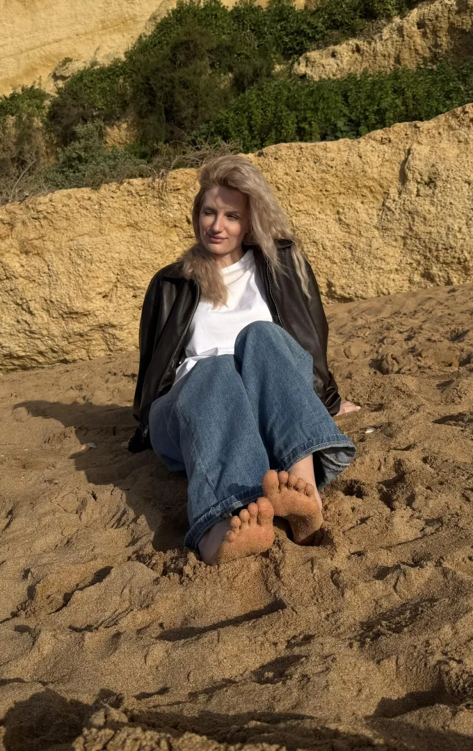 Sand, sun, and a seriously strained denim situation