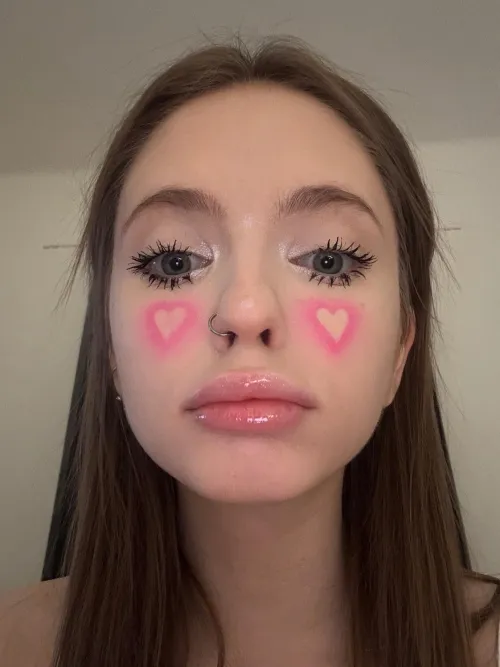 should I add more lipstick colors to this makeup ?:)