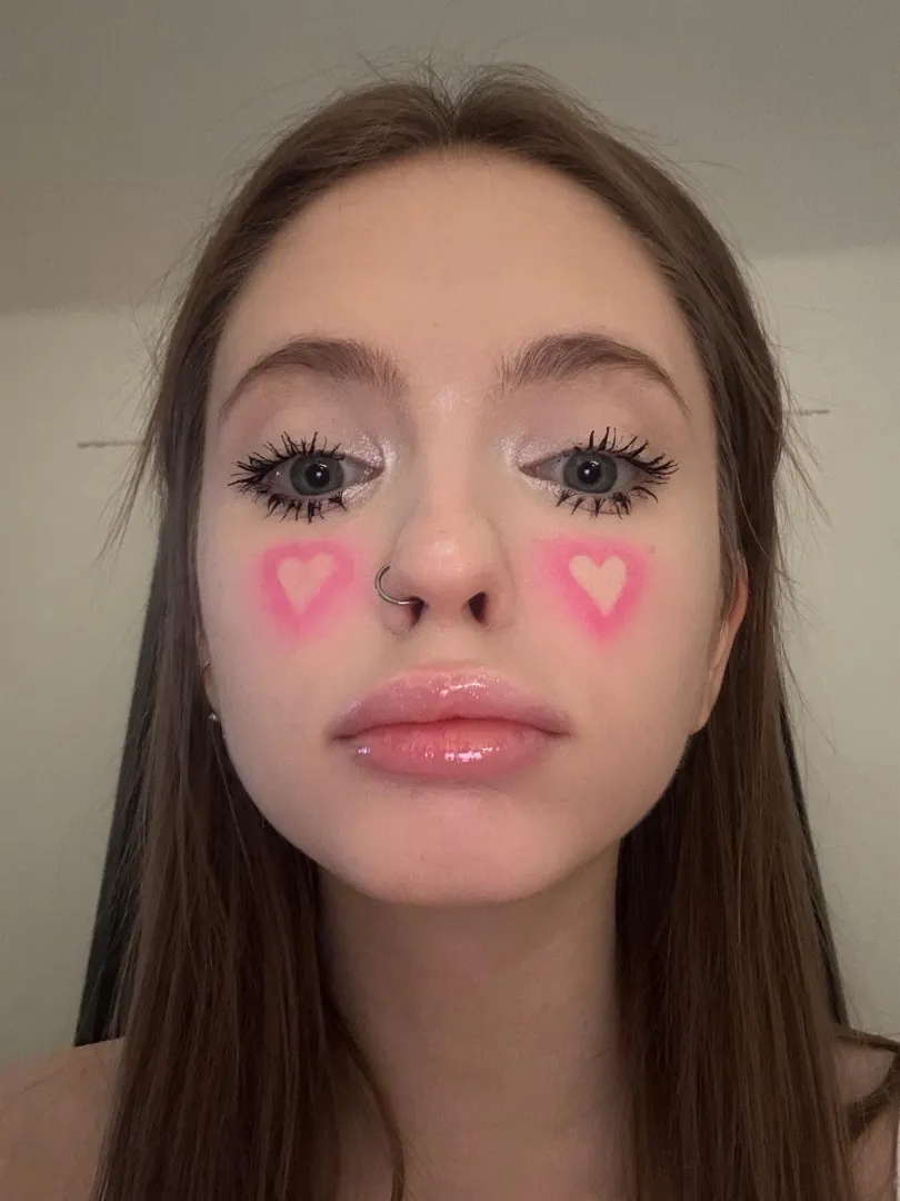 should I add more lipstick colors to this makeup ?:)