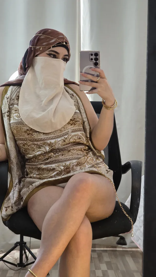 Should I sit and watch you touch yourself or should i do something?